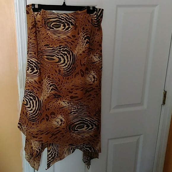 100 percent polyester tiger print skirt - Picture 3 of 4